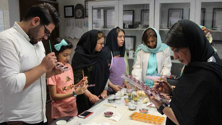 برگزاری ورکشاپ آموزشی ساخت شکلاتهای دست ساز Handmade Chocolate workshop 